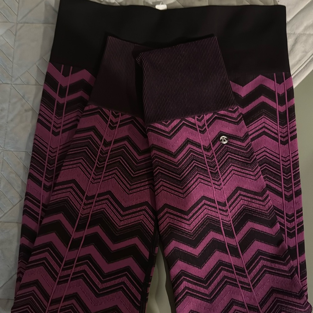 Lululemon Leggins size 6, excellent condition new without tags
